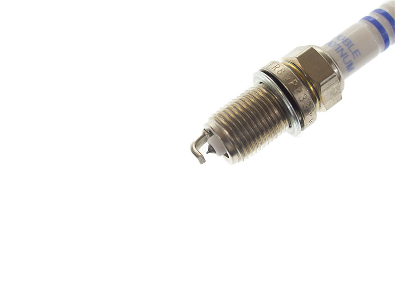 Bosch Platinum 7422 Spark Plug; Standard Electrode; OE Plug - Chrysler,  Mercedes | 0031598103 0031599403 0041590703 0041591903